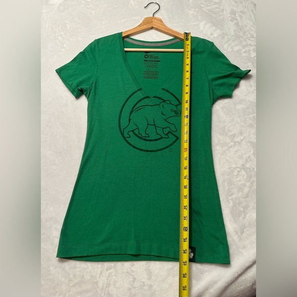 Nike Chicago Cubs women’s medium slim fit green vneck tshirt. Irish, shamrock - Picture 8 of 8